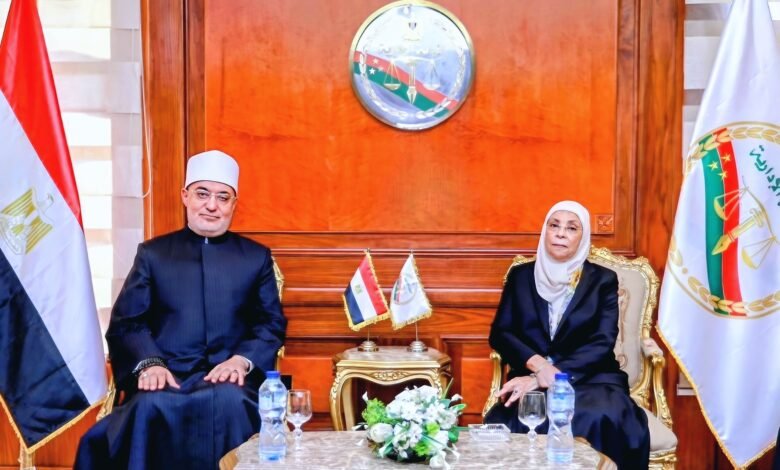 مفتي الجمهورية يهنئ المستشارة هدى أحمد عيسى بتوليها رئاسة النيابة الإدارية 1
