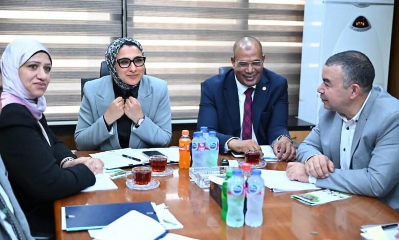 محافظ الوادي الجديد تبحث مستجدات مشروع" إدارة موارد المياه واستخدامات الأراضي " 1