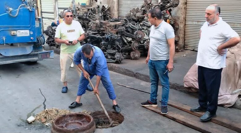 استجابة لأهالينا.. محافظ كفرالشيخ يوجه بصيانة وتطهير شبكة الصرف الصحي بمدينة دسوق لضمان انتظام الخدمة 1