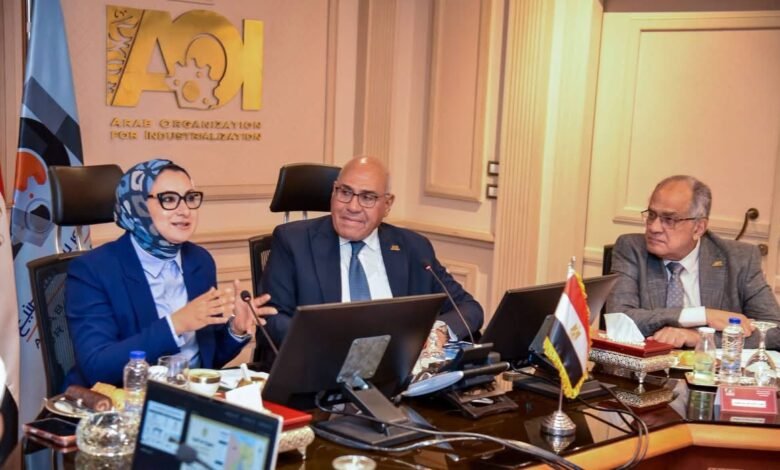 الوادي الجديد والعربية للتصنيع تبحثان الإسراع بمصنع أخشاب النخيل والتوسع في مشروعات الطاقة النظيفة 1