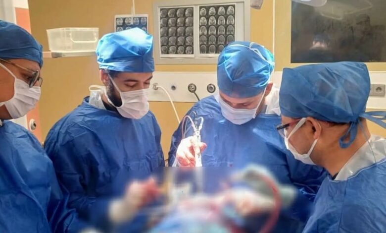 لأول مرة نجاح جراحة دقيقة لاستئصال ورم ضاغط على المخ باستخدام جهاز «كوزا CUSA» بالأقصر 1