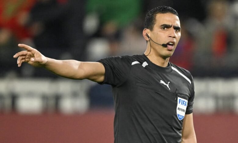 الفيفا يُنصف الحكم المغربي جلال جيد بعد الجدل التحكيمي بمباراة ألمانيا وباراجواي 1