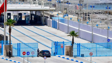 سيارات المسافرين تعبر معبر مليلية بشكل تدريجي بعد عودة الهدوء للمنطقة