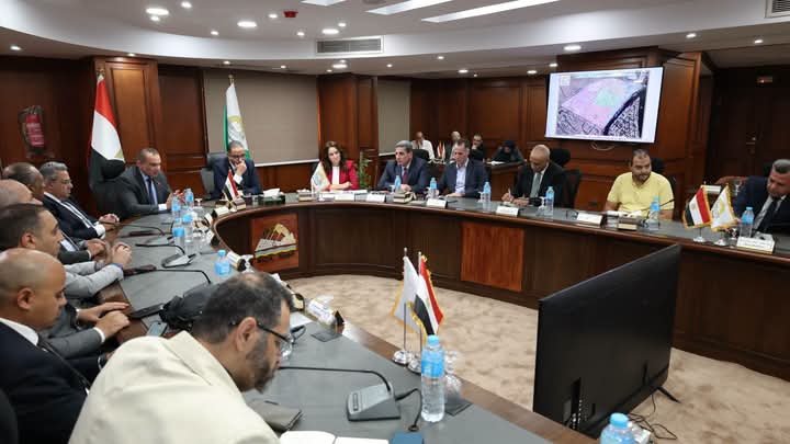 محافظ الجيزة يعقد إجتماعًا موسعًا لبحث تطوير منطقة الكيت كات والمناطق المحيطة 1
