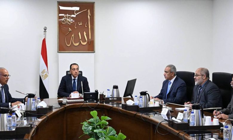 «الإسكندرية تستعيد شواطئها».. مدبولي يفتح ملف الساحل في مواجهة النحر وارتفاع البحر 1
