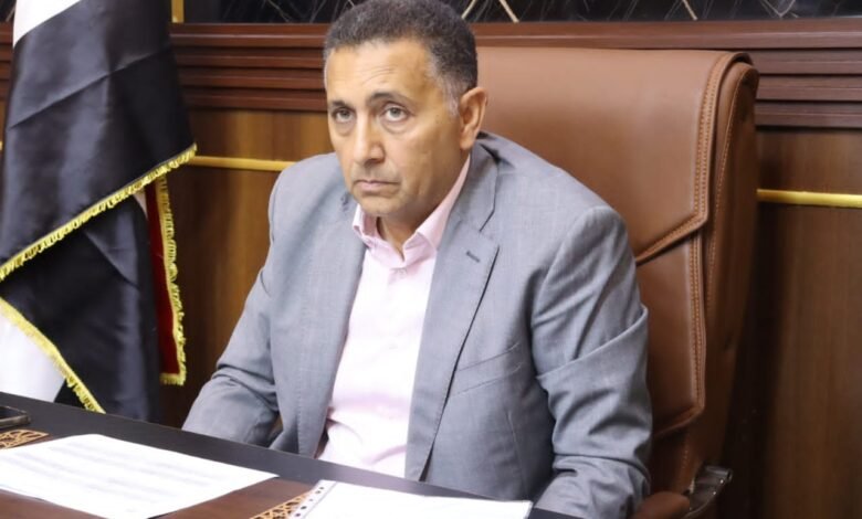 محافظ القليوبية يوجه بصرف المساعدات المالية لأسرة عامل متوفى خلال إزالة عقار مخالف بطوخ 1