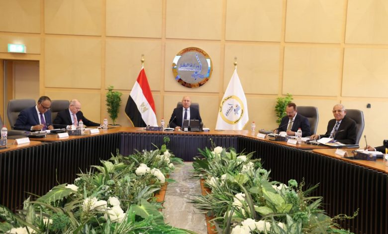 وزير النقل يعلن خطة ضخمة لتعزيز الأسطول البحري.. 40 سفينة مصرية بحلول 2030 1