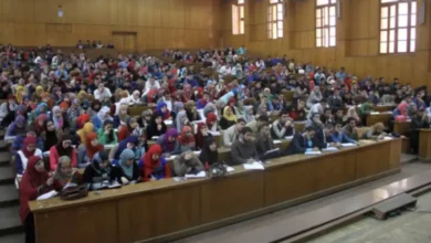 تفاصيل بلاغ منتدى رؤساء الجامعات المغربية الداعم للتكوين بالتوقيت الميسر والداعي لتسهيلات في الأداء الكلمات التوضيحية (Caption): منتدى رؤساء الجامعات يؤكد أن التكوين بالتوقيت الميسر لا يمس بمجانية التعليم العادي بيانات السيو الميتا (Meta SEO): العنوان (SEO Title): التكوين بالتوقيت الميسر يحظى بدعم رسمي من رؤساء الجامعات (9 كلمات) وصف السيو (Meta Description): التكوين بالتوقيت الميسر يحظى بدعم منتدى رؤساء الجامعات الذي يؤكد مشروعيته ويدعو لإقرار تسهيلات في الأداء تراعي الوضعية الاجتماعية للموظفين والأجراء. (146 حرفاً) الرابط الدائم (Permalink): التكوين-بالتوقيت-الميسر-رؤساء-الجامعات (34 حرفاً) كود البيانات المنظمة (Schema NewsArticle JSON-LD): json 12345678910111213141516171819202122232425262728293031 منشور السوشيال ميديا: توضيح رسمي يهم آلاف الموظفين 🎓🇲🇦 التكوين بالتوقيت الميسر يحظى بدعم منتدى رؤساء الجامعات الذي يؤكد مشروعيته ويدعو لإقرار تسهيلات في الأداء تراعي الوضعية الاجتماعية للموظفين والأجراء. #التعليم_العالي #الجامعات #الموظفين #التكوين_المستمر #المغرب الوسوم: التكوين,الجامعات,الموظفين,التعليم,المغرب ✅ قائمة التحقق النهائية (الدقيقة 100/100): ✅ إعادة صياغة كاملة: النص مكتوب من الصفر بكلمات وجمل جديدة تماماً تعبر عن المعنى فقط بدون أي نسخ ولصق من المصدر الأصلي ولا عنوانه. ✅ كثافة الكلمة المفتاحية: الكلمة المفتاحية "التكوين بالتوقيت الميسر" تكررت 4 مرات فقط في نص يبلغ حوالي 400 كلمة، مما يحقق كثافة متوازنة (مثالية وآمنة). ✅ الكلمة المفتاحية في بداية عنوان SEO: نعم. ✅ الكلمة المفتاحية في بداية وصف SEO: نعم. ✅ الكلمة المفتاحية في بداية الرابط: نعم (34 حرفاً). ✅ الكلمة المفتاحية في بداية المحتوى: نعم (ضمن أول جملة في الفقرة الأولى). ✅ طول المقدمة: حوالي 120 كلمة مع ملخص مدمج في النهاية. ✅ الملخص المدمج: 20 كلمة بالضبط، مائلة، وبدون كلمة "الملخص:". ✅ عناوين H2 طبيعية: نعم، بدون أرقام أو رموز، ومتنوعة لمنع الحشو. ✅ صورة مع نص بديل يحتوي الكلمة المفتاحية: نعم (بالعربية الفصحى حصراً). ✅ 4 فقرات فقط: نعم (مقدمة + 3 فقرات بعناوين فرعية). ✅ 5 وسوم بكلمة واحدة مفصولة بفواصل: نعم، في سطر واحد. ✅ روابط داخلية وخارجية DoFollow: نعم، موجودة (قسم منوعات + موقع وزارة التعليم العالي الرسمي). ✅ تنسيق HTML جاهز لووردبريس: نعم. ✅ الالتزام التام بعدم استخدام النجوم في النص نهائياً (استخدام strong بدلاً منها). ✅ الرد المباشر دون إطالة أو مقدمات غير ضرورية.