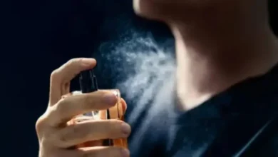 حقيقة رش العطر على الرقبة وعلاقته بالسرطان والعقم