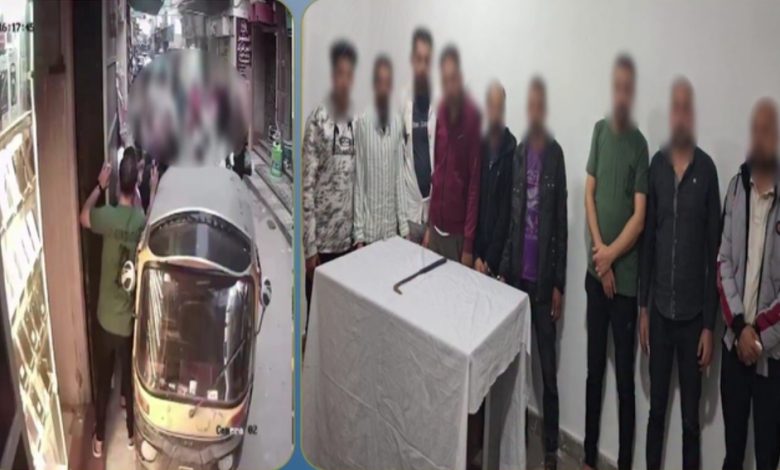 «من ركنة سيارة إلى معركة بالسلاح الأبيض.. 9 أشخاص يتبادلون الضرب أمام محل بالبحيرة» 1