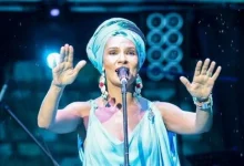 الفنانة أوم