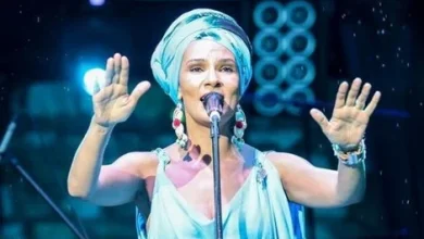 الفنانة أوم